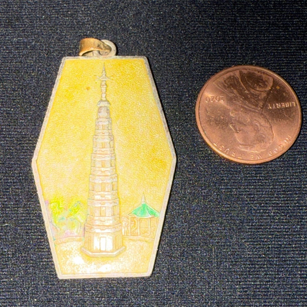 Gold and Green Pagoda Pendant pendants enamel Chinese vintage - Picture 3 of 6